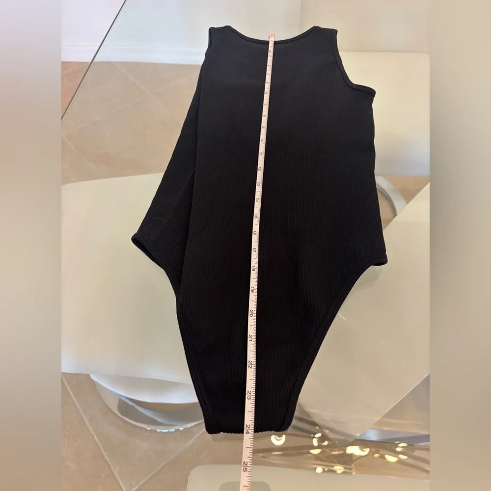 Black bodysuit is two snaps on the bottom very stretchy ❤️